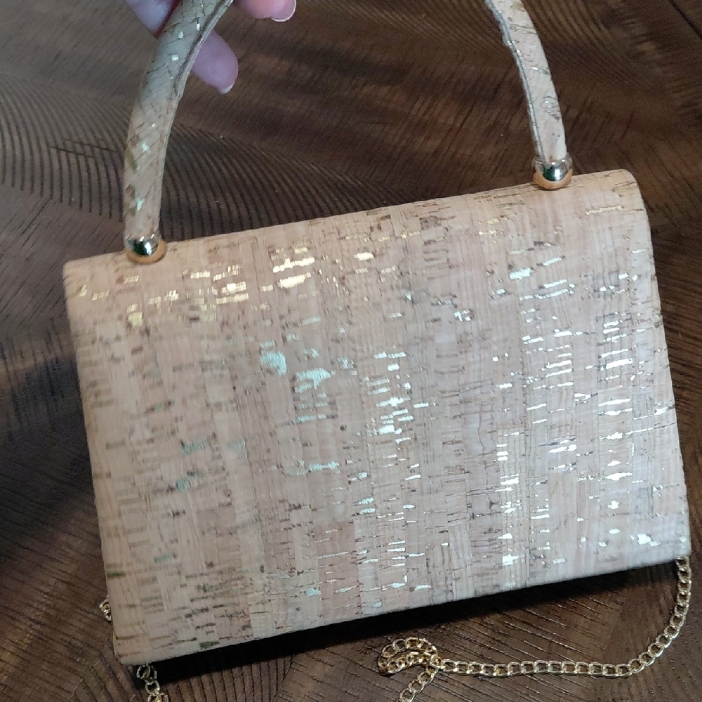 Elegant Cream Cork Top-Handle Crossbody Bag with Gold Chain - Picture 6 of 7